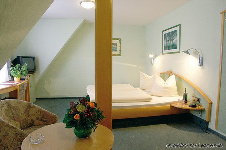 Akzent Hotel Roter Löwe Ulm Zimmer foto